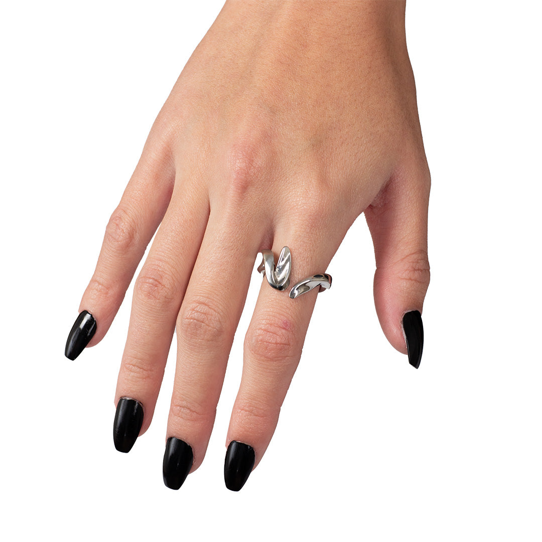 EQUINOX RING worn on a woman's hand